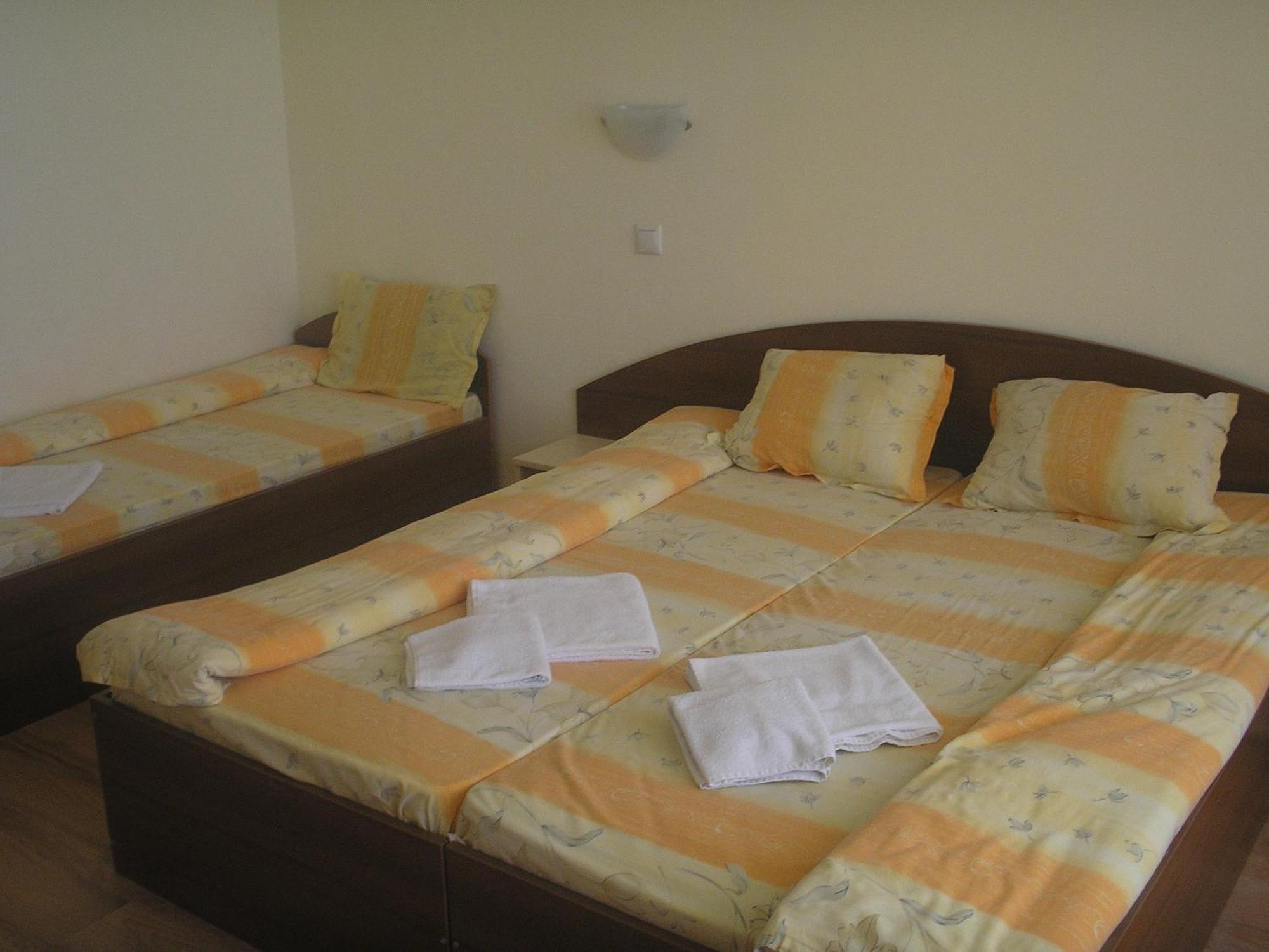 Семеен Хотел Атива - Family Hotel Ativa Lozeneț Exterior foto